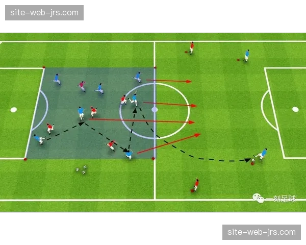 罗马空间榨取战术精髓 中场人数堆叠形成局部优势